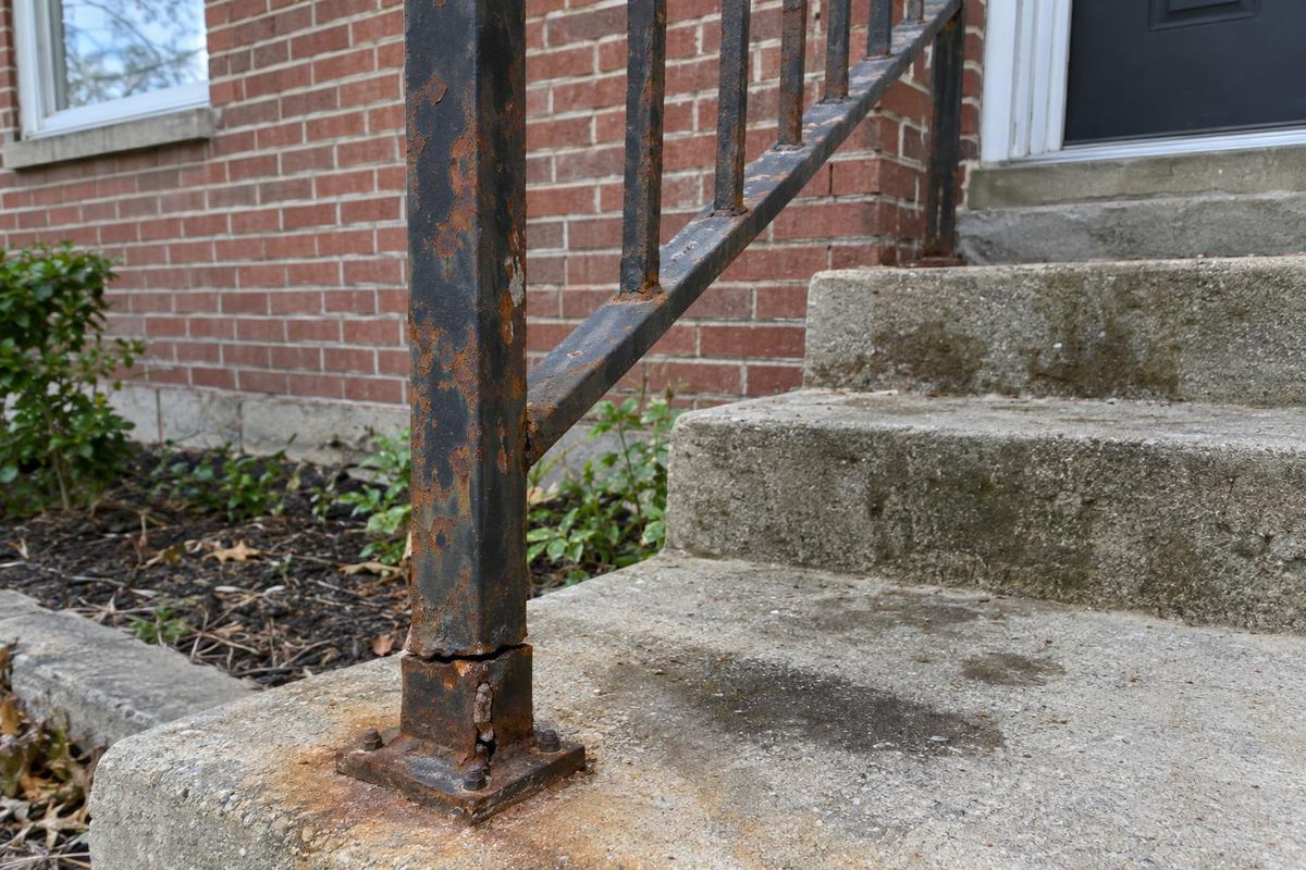 Rusty, wobbly handrail, before